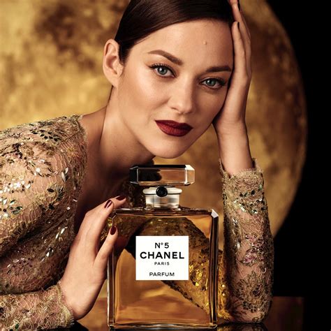 chanel no 5 perfume model